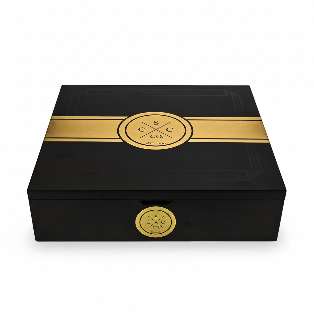 20er Kiste aus Zedernholz - Weißer Hintergrund