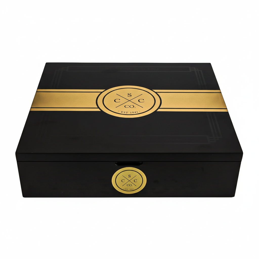 20er Kiste aus Zedernholz - Weißer Hintergrund